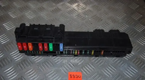 BMW 5 E60 E61 Fuse module 6957330