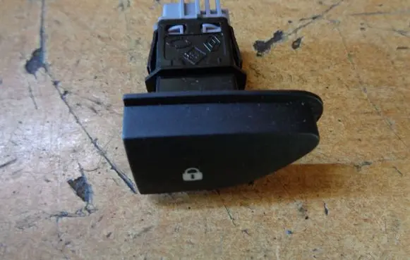 Renault Clio IV Central locking switch button 252103678R 10026640