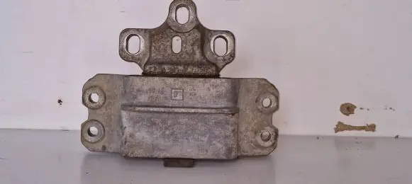 Volkswagen Golf V Engine mount bracket 1K0199555
