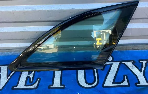 Audi A4 S4 B9 8W Side middle window/glass 8W9845298T