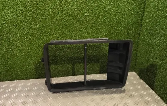 Intercooler air channel guide