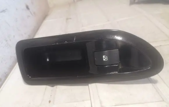 Renault Laguna II Electric window control switch 8200016014