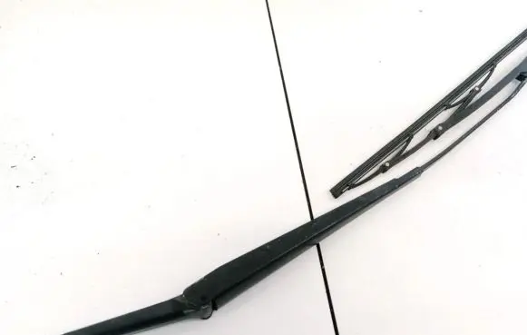 Opel Zafira A Front wiper blade arm 90582557