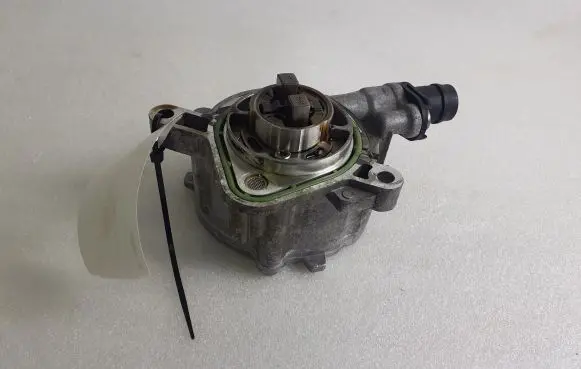 Mercedes-Benz A W177 Vacuum pump A2820900005