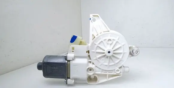 Mercedes-Benz E W212 Front door window regulator motor A2048200242 130822502