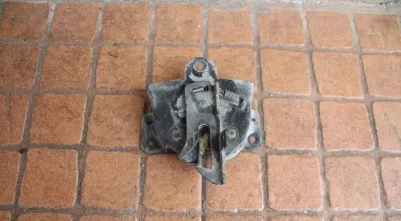 Mitsubishi Outlander Engine bonnet/hood lock/catch 
