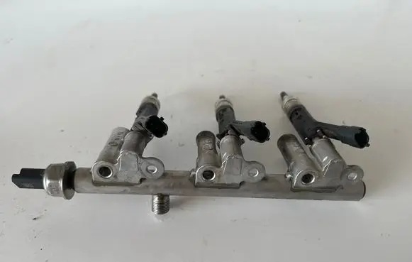 Peugeot 308 Fuel injector 9810335380 21150200906 A21150200906