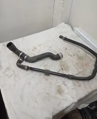 Mercedes-Benz GL X164 Coolant pipe/hose 68233884AA