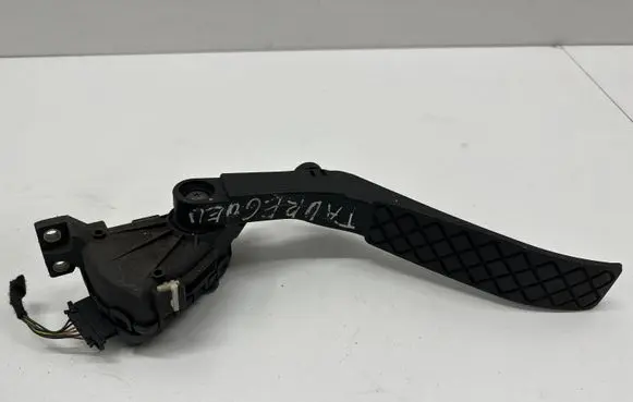 Volkswagen Touareg I Accelerator throttle pedal 7L0723507