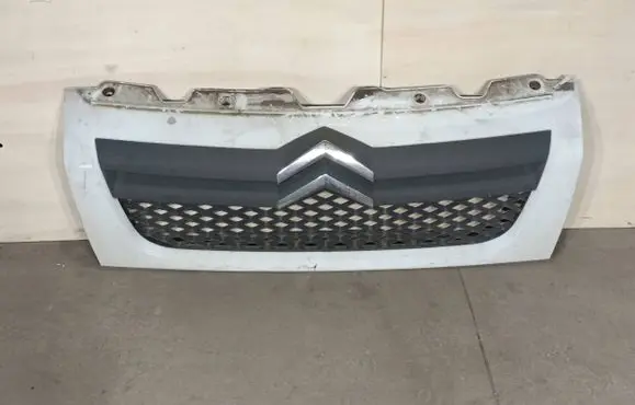 Citroen Jumper Front bumper upper radiator grill 1308069070