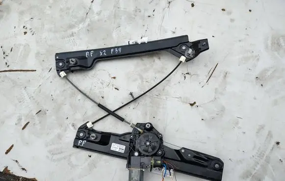BMW X2 F39 Front door window regulator motor 742039208