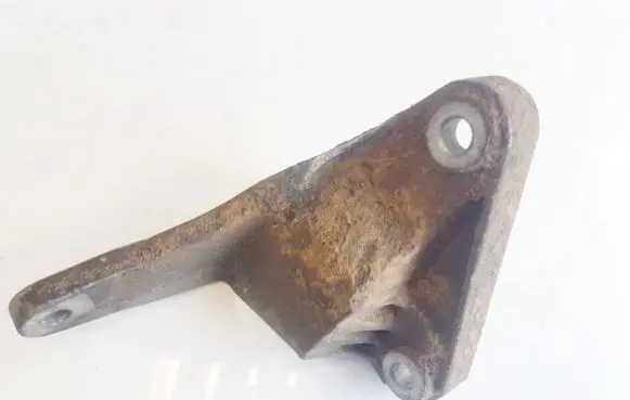 Ford Mondeo Mk III Engine mounting bracket 1s716p093ab 1s71-6p093-ab
