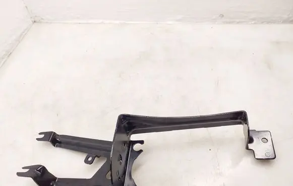 Mercedes-Benz CLA C118 X118 ABS pump bracket A1774303400