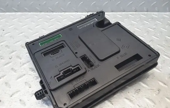 Renault Scenic III - Grand scenic III Fuse module 284B14779R S180098001