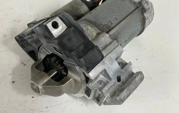 BMW 5 F10 F11 Starter motor 857084604 8570846