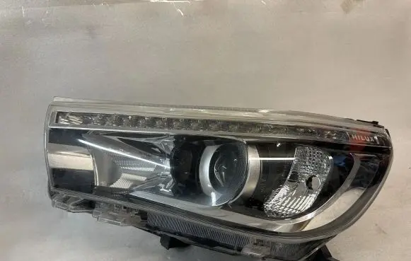 Toyota Hilux (AN120, AN130) Headlight/headlamp