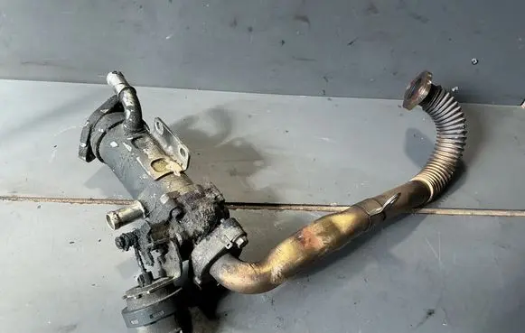 Opel Vivaro EGR valve cooler 876481V