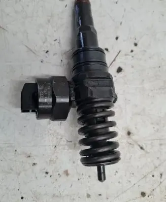 Volkswagen PASSAT B5 Fuel injector 038130073F 0414720007