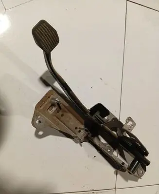 Ford C-MAX I Clutch pedal 3M512467AR