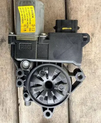 Hyundai i40 Front door window regulator with motor 824603Z010