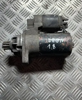 Volkswagen Golf IV Starter motor 0001121022
