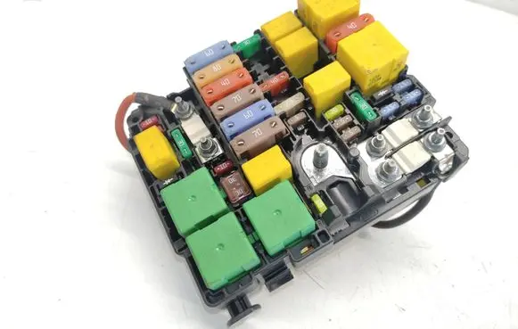 Peugeot 308 Fuse module 9673062180 9804848580 F2991001
