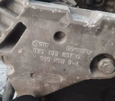 Volkswagen Touran I Engine mounting bracket 03g199207g