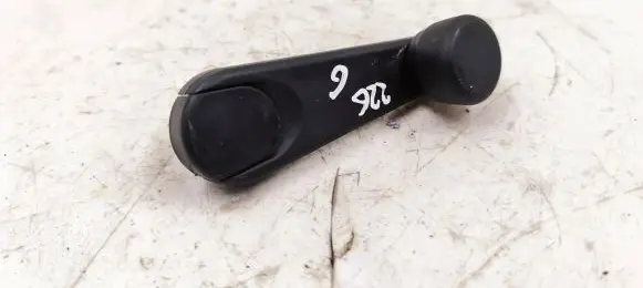BMW 3 E46 Rear door window winding handle 81225032