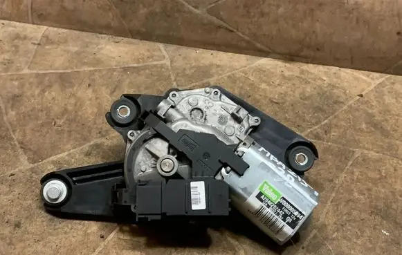 Mercedes-Benz CLS C218 X218 Rear window wiper motor A2048202442