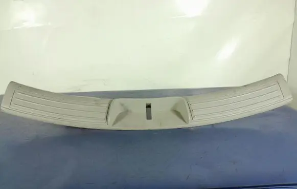 Other sill/pillar trim element