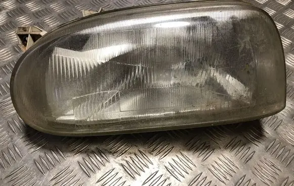 Volkswagen Golf III Headlight/headlamp 67722750