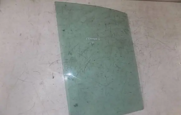 Volkswagen Crafter Front door window glass four-door