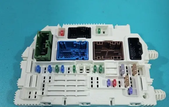 Opel Astra L Central body control module 9846631480 IMPRK1514092