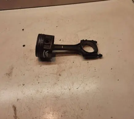 Skoda Octavia Mk1 (1U) Piston with connecting rod