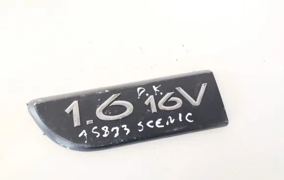 Fender trim (molding)