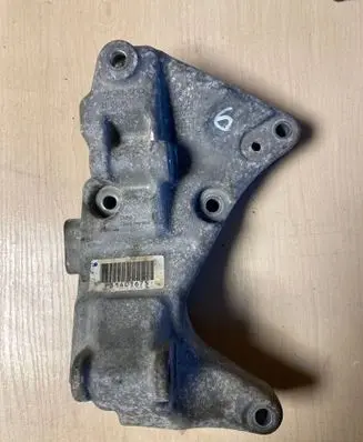 Volvo V60 Generator/alternator bracket 31401675
