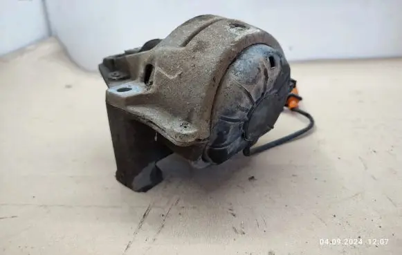 Audi A4 S4 B8 8K Engine mount bracket