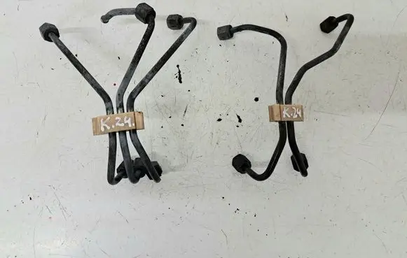 Volvo V70 Fuel injector supply line/pipe 