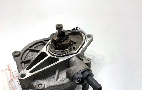 KIA Sportage Vacuum pump 288102A500