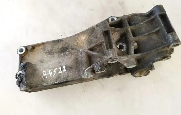 Volkswagen Polo III 6N 6N2 6NF Engine mounting bracket 032145169