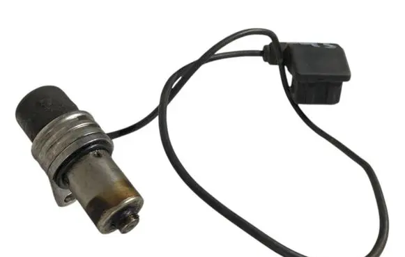 BMW 3 E36 Camshaft position sensor 1739886 12141739886 1724055