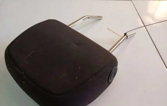 Opel Zafira B Front seat headrest 