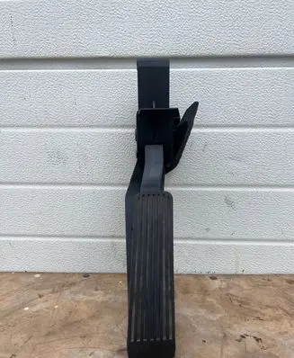 Mercedes-Benz E W211 Accelerator throttle pedal A2113000404