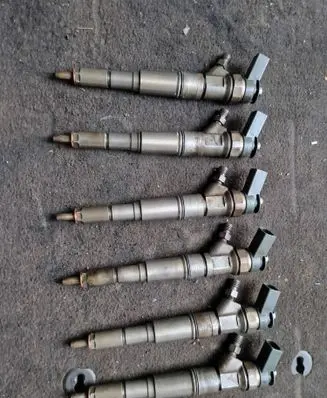 BMW 5 E60 E61 Fuel injectors set 7789661