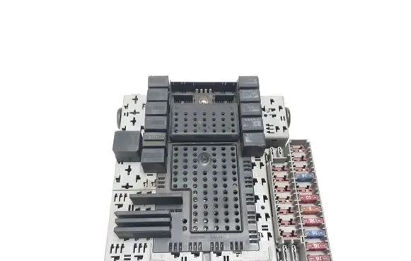 Volvo XC70 Fuse module 8645410