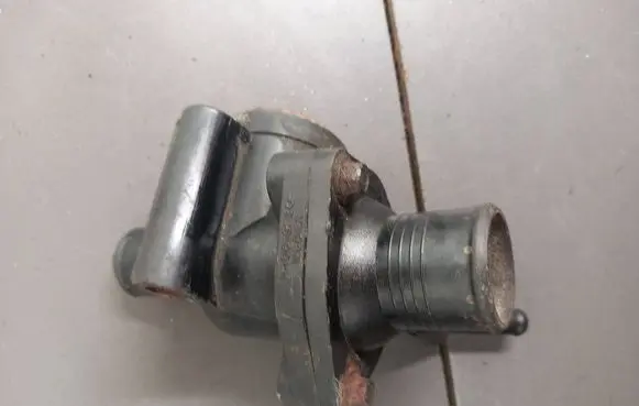 Ford Mondeo Mk III Thermostat/thermostat housing w584a W584A