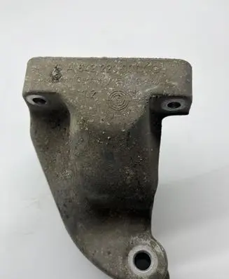 Mercedes-Benz CLS C219 Engine mounting bracket A6422230004