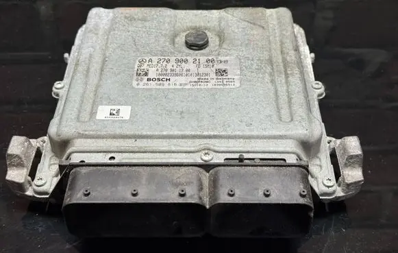 Mercedes-Benz A W176 Engine control unit/module A2709002100 0261S09816