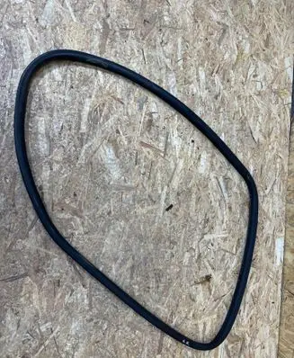 Rear door rubber seal (on body)