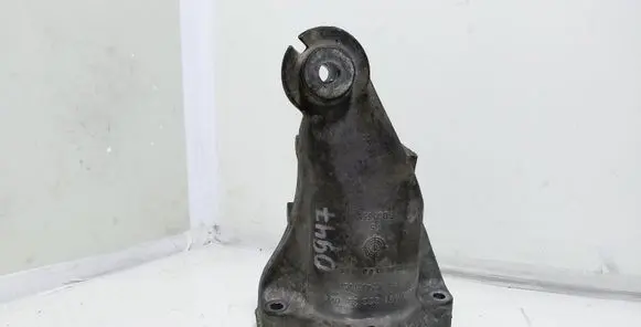 Mercedes-Benz E W212 Engine mounting bracket A6512233504